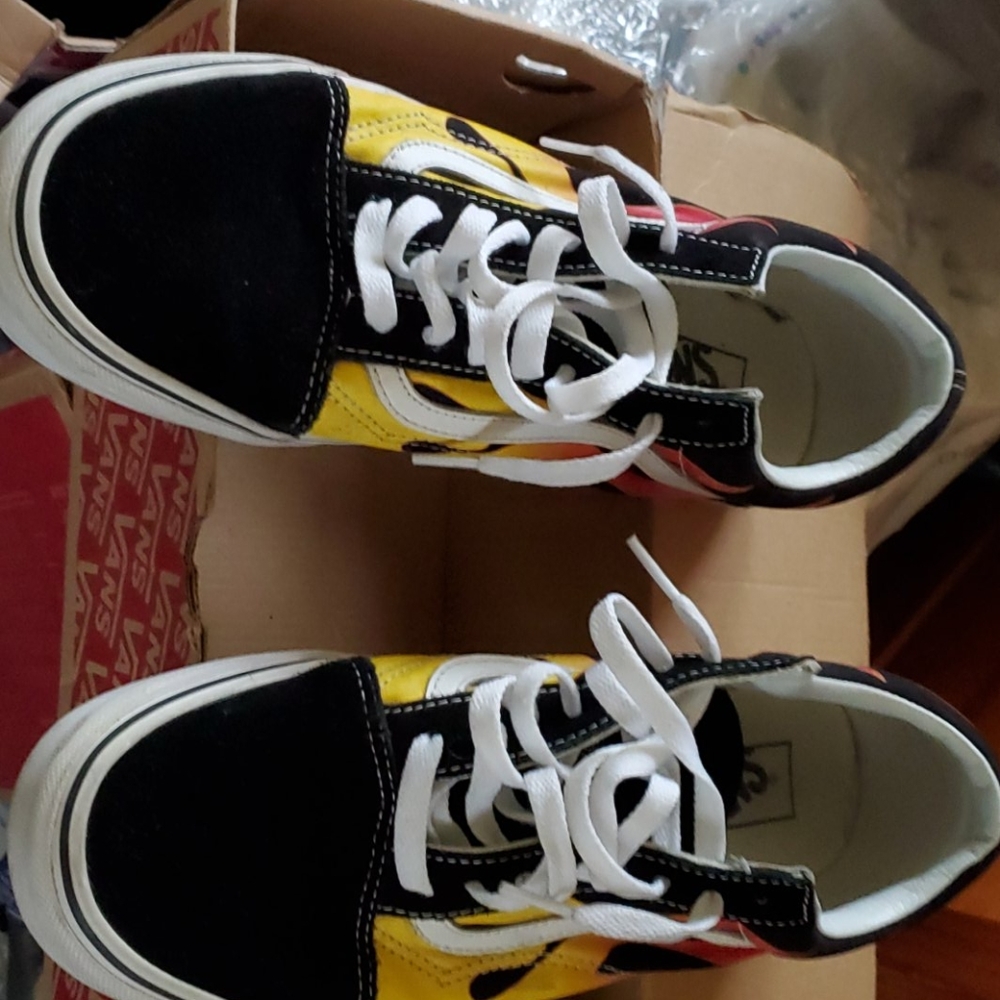 Vans - Picture 2 of 4